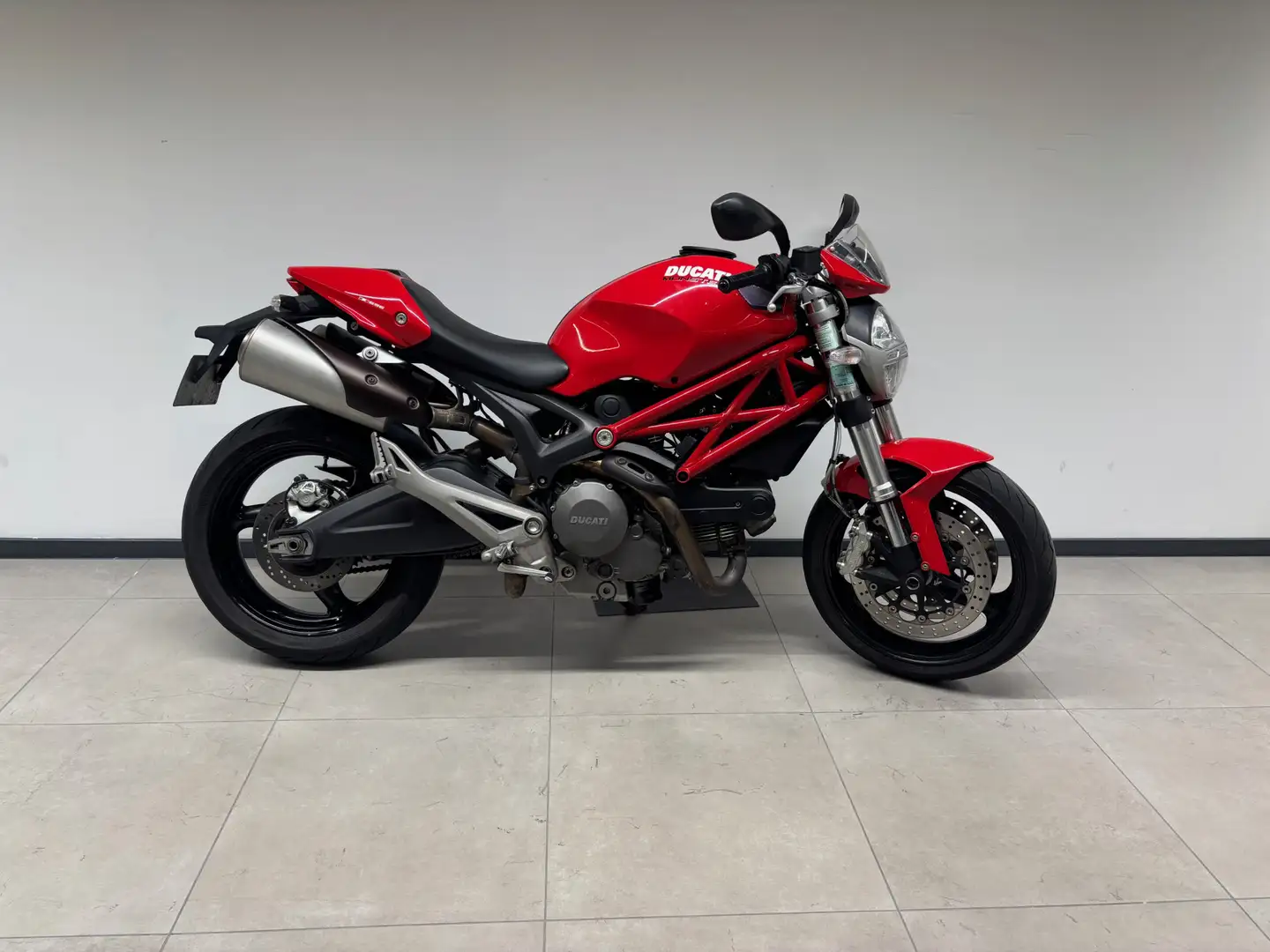 Ducati Monster 696 Rouge - 1