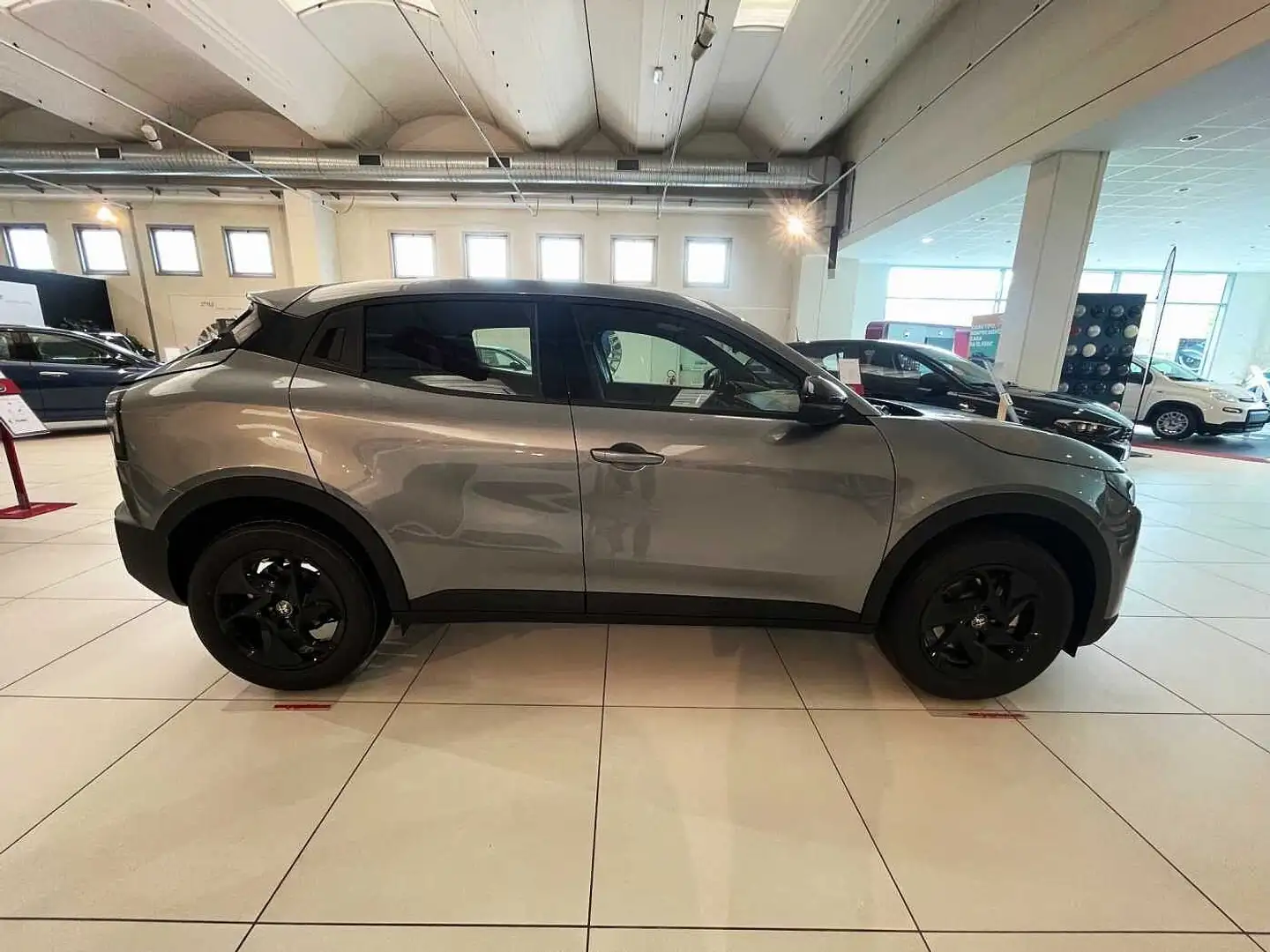 Alfa Romeo Junior 1.2 136 CV Hybrid eDCT6 Gri - 2