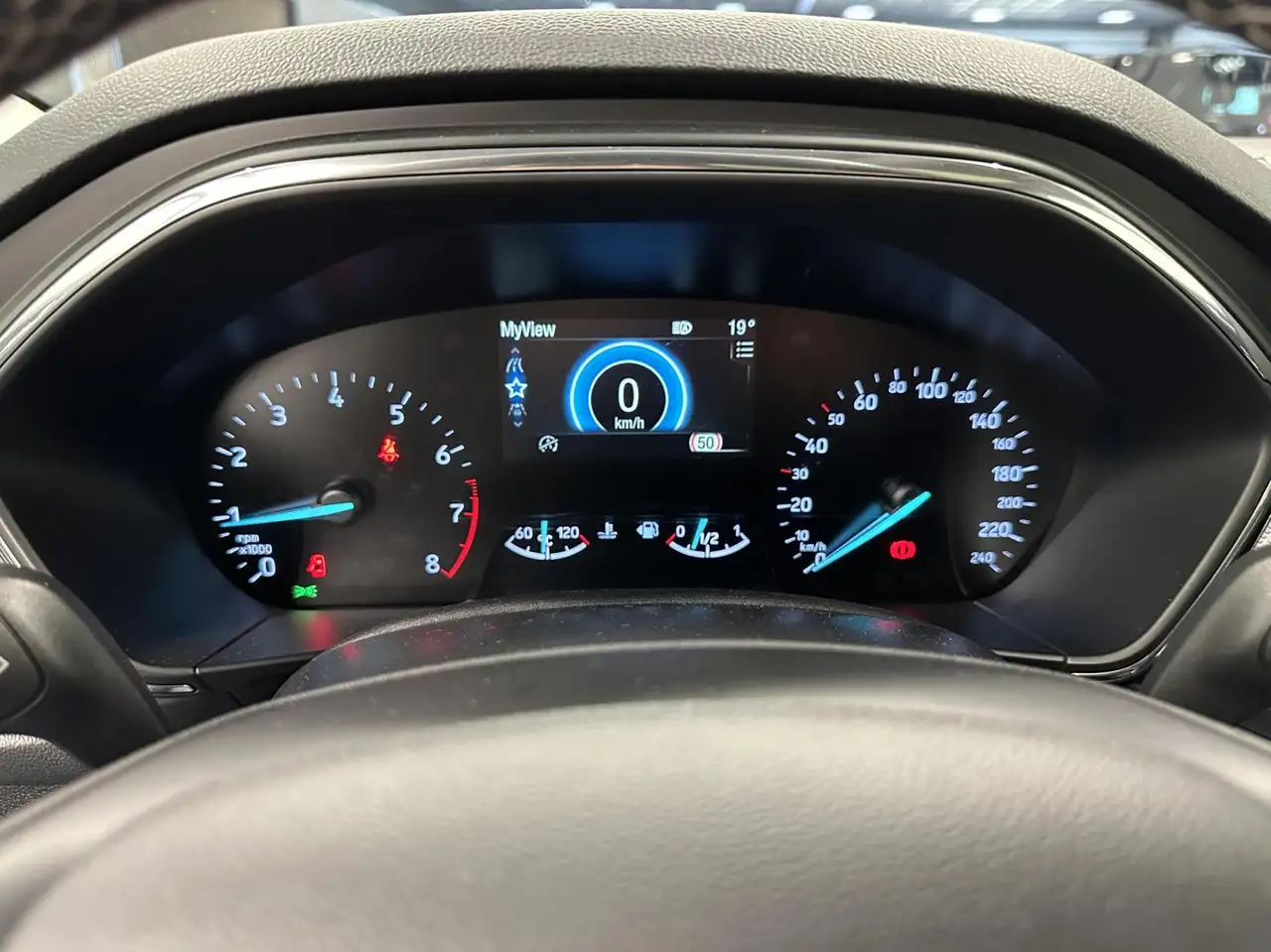 Ford Focus Wagon 1.0 EcoBoost Titanium Business PANO TREKHAAK, миниатюра 24