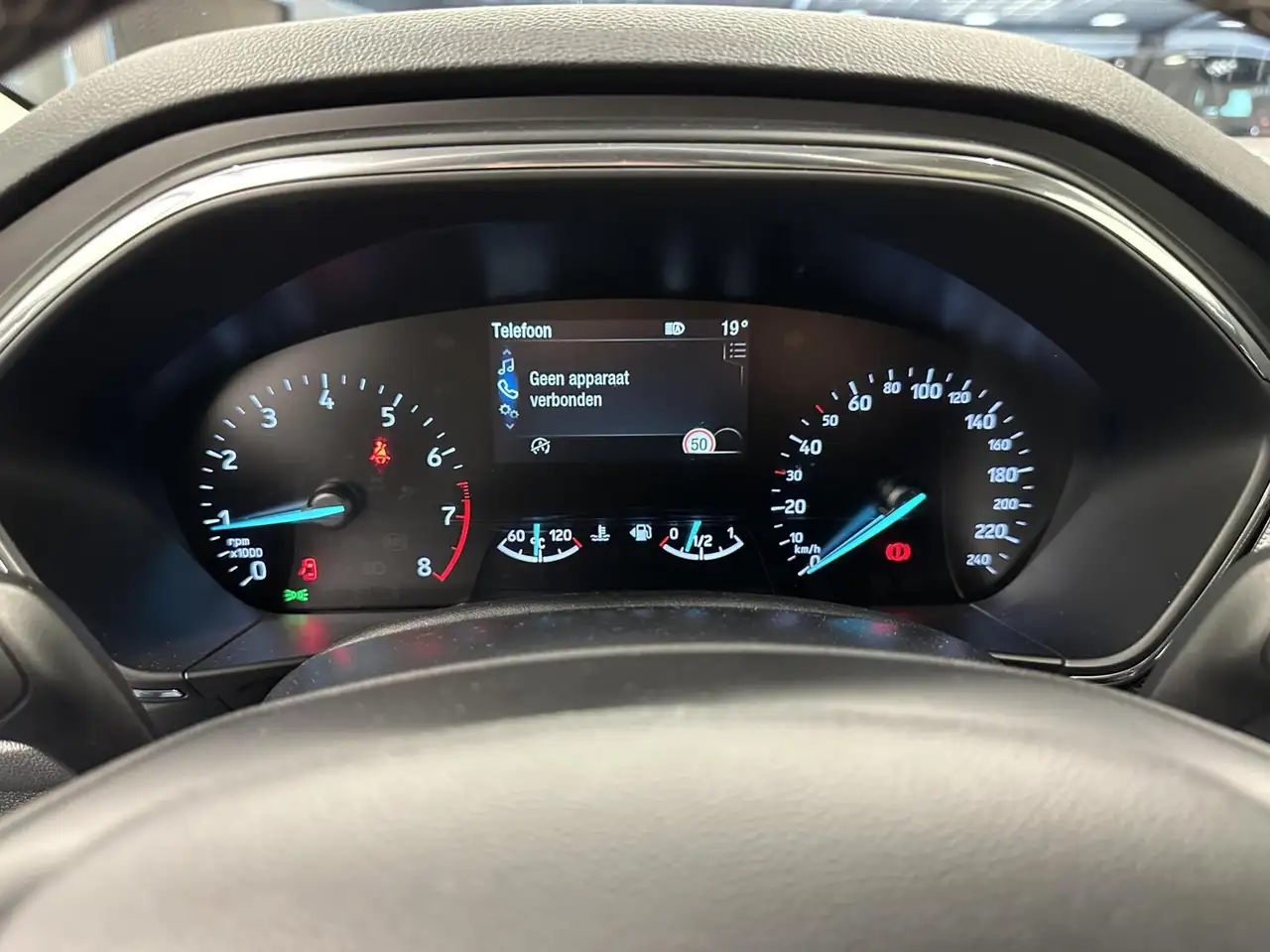 Ford Focus Wagon 1.0 EcoBoost Titanium Business PANO TREKHAAK, миниатюра 28