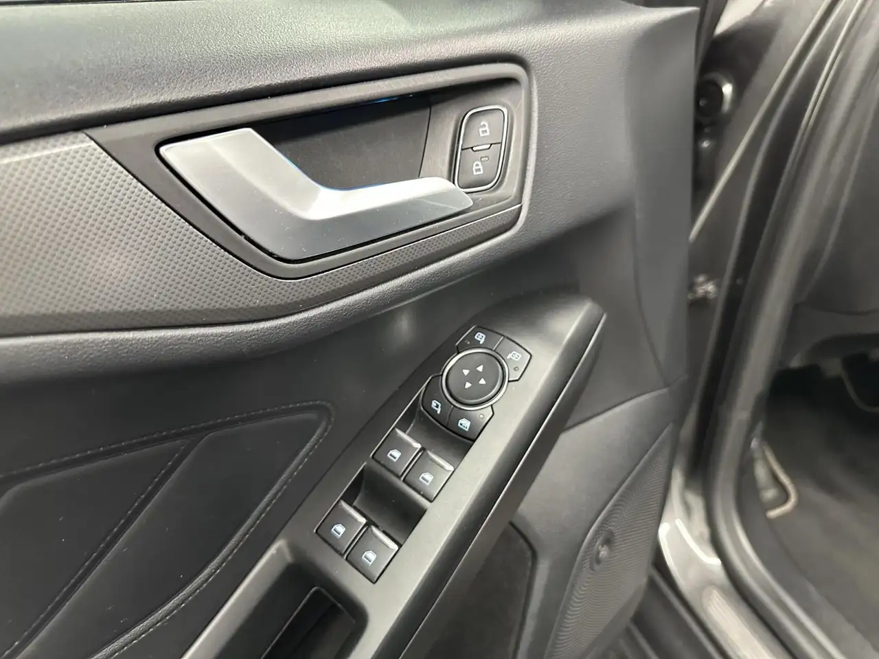 Ford Focus Wagon 1.0 EcoBoost Titanium Business PANO TREKHAAK, миниатюра 16