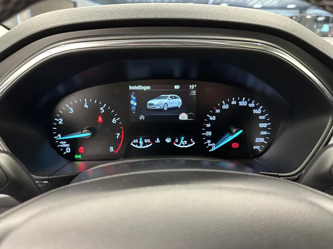 Ford Focus Wagon 1.0 EcoBoost Titanium Business PANO TREKHAAK, миниатюра 23