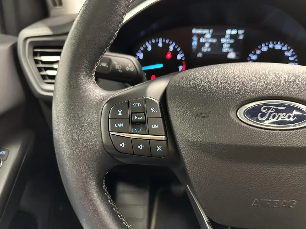 Ford Focus Wagon 1.0 EcoBoost Titanium Business PANO TREKHAAK, миниатюра 19