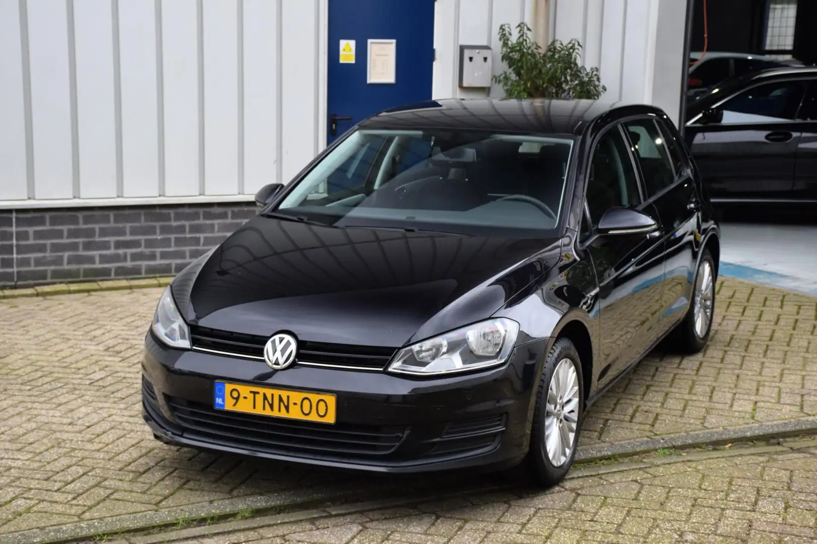 Volkswagen Golf 1.2 TSI CUP Edition*Navi*Led achter*Pdc V+A*NL Aut Zwart - 2