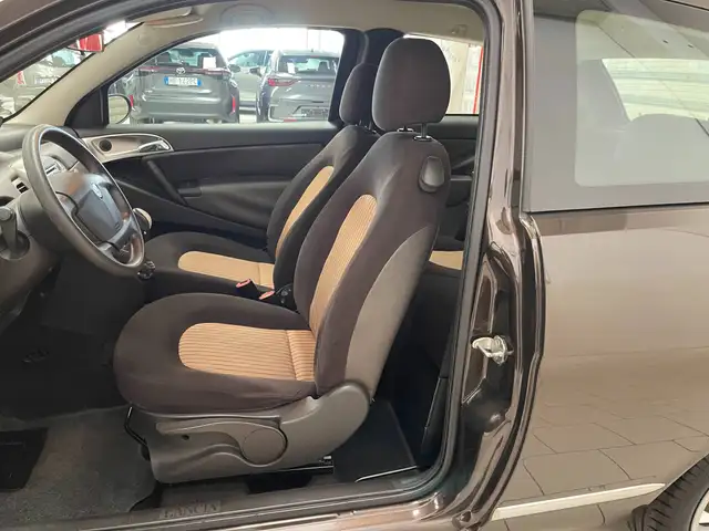 Lancia Ypsilon view 9
