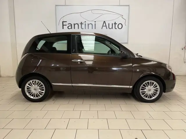 Lancia Ypsilon view 2
