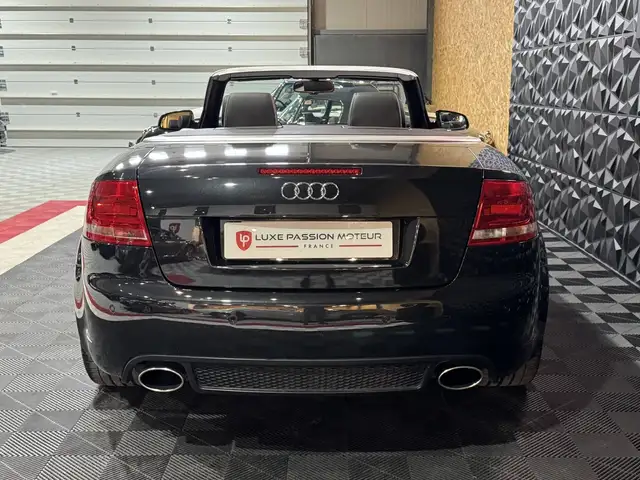 Audi RS4 view 3