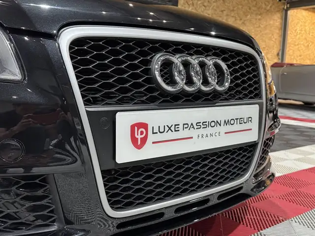 Audi RS4 view 5
