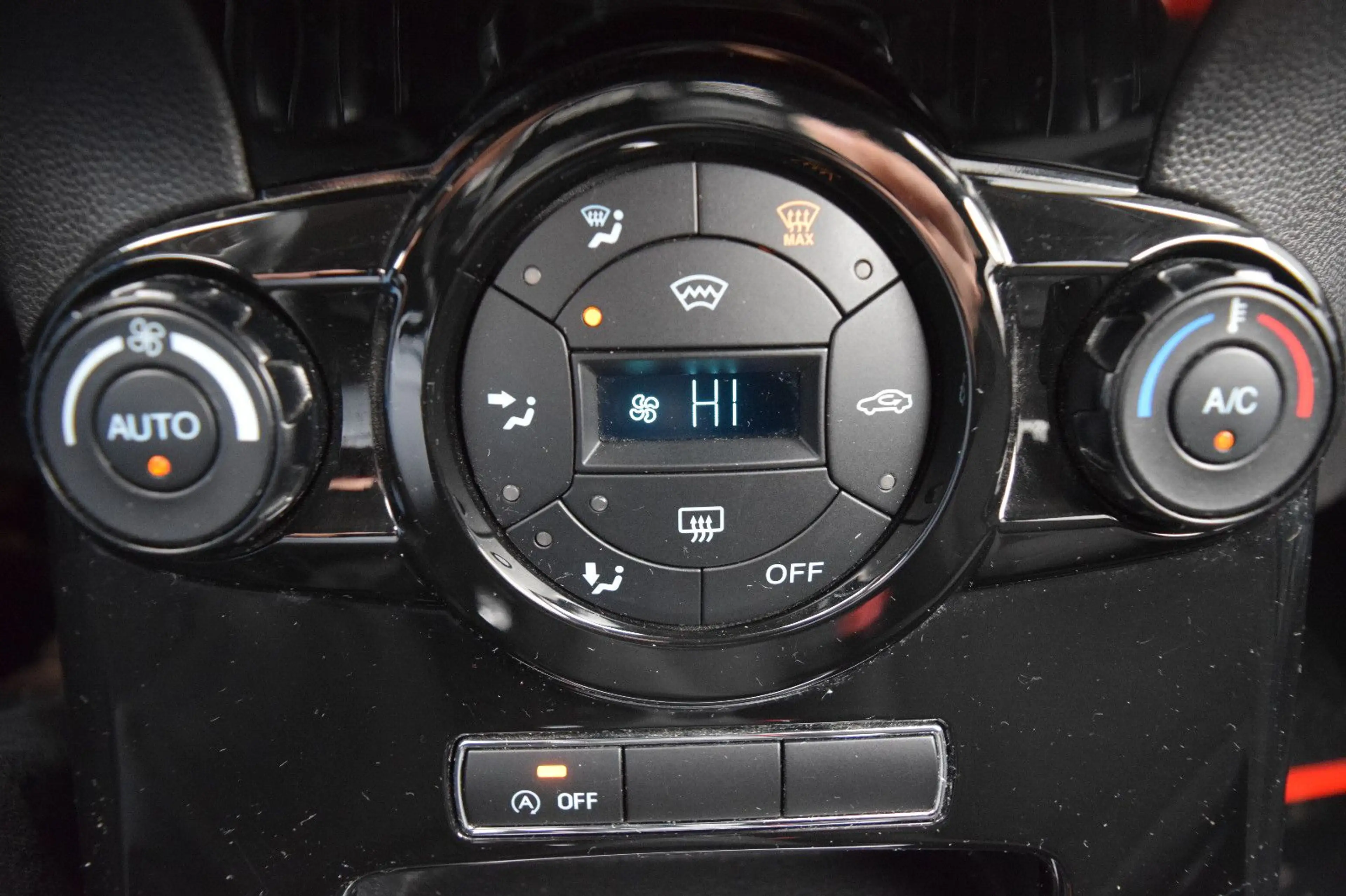 Ford Fiesta KLIMAAUTOMATIK, LED, START&STOP, ISOFIXX — photo 14