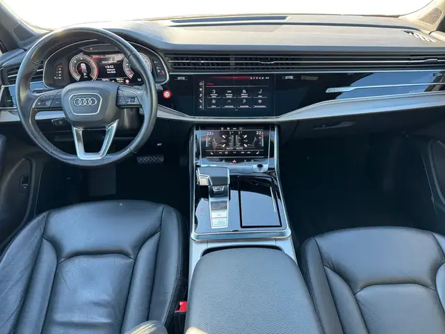 Audi Q7 view 8