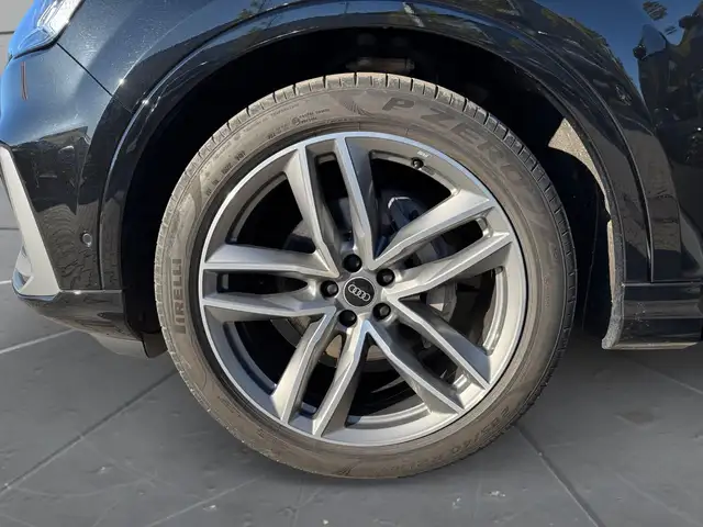 Audi Q7 view 15