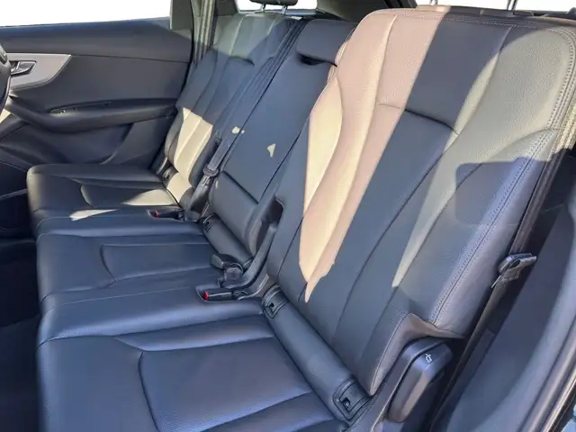 Audi Q7 view 10