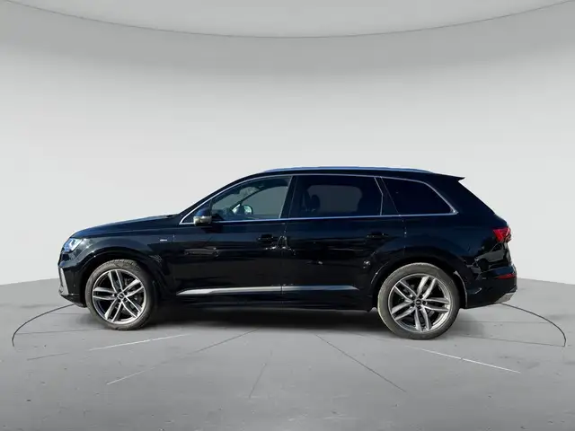 Audi Q7 view 6
