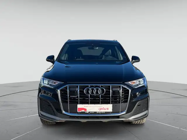 Audi Q7 view 2