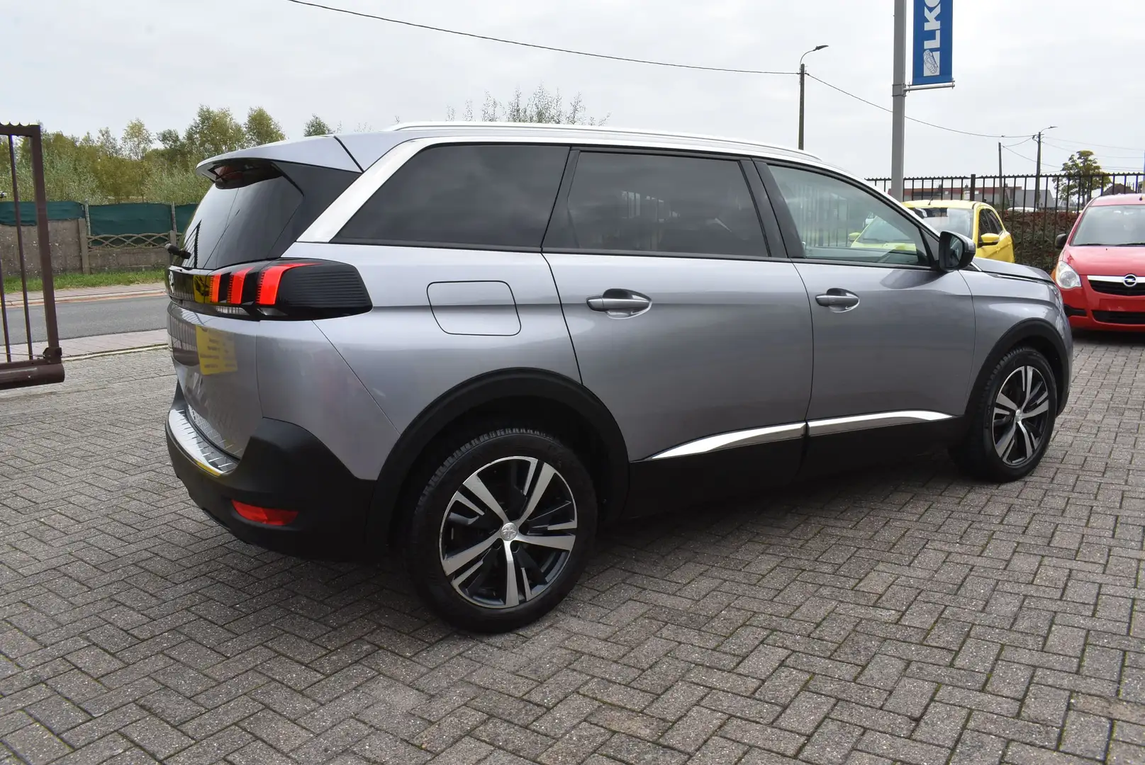 Peugeot 5008 1.6 BlueHDi Allure 7PL/GPS ***12M GARANTIE*** Zilver - 2