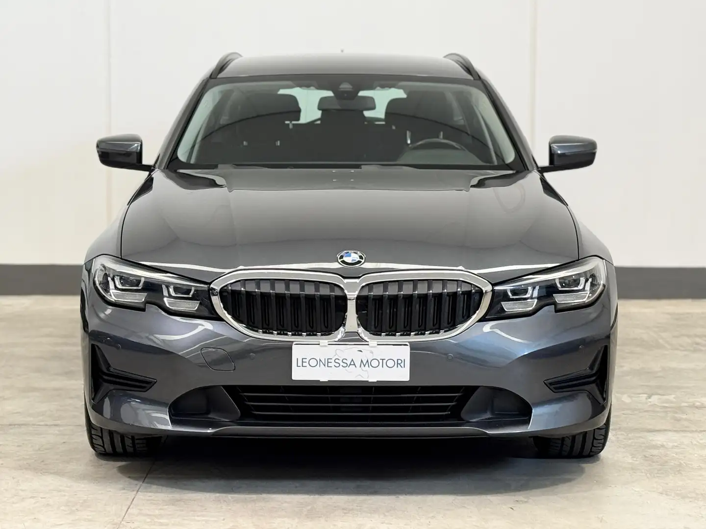 BMW 320 d Touring mhev 48V auto Šedá - 2