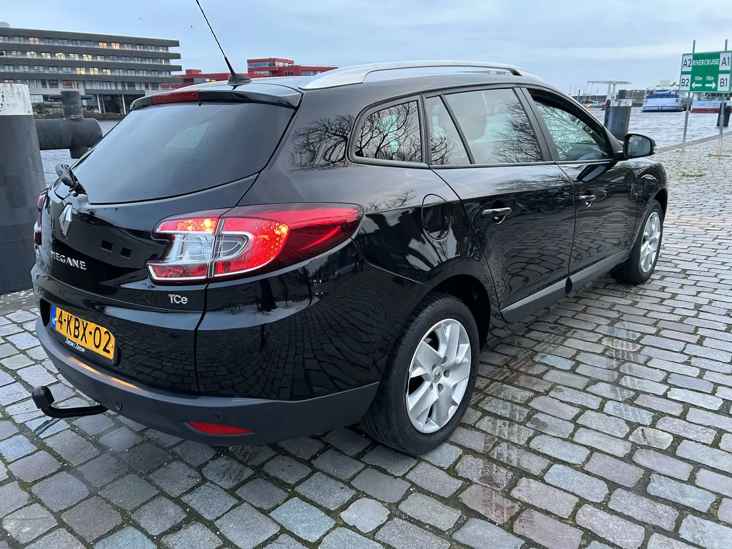 Renault Megane Estate 1.2 TCe Expression MOTOR STUK !!! RIJD NIET Zwart - 2