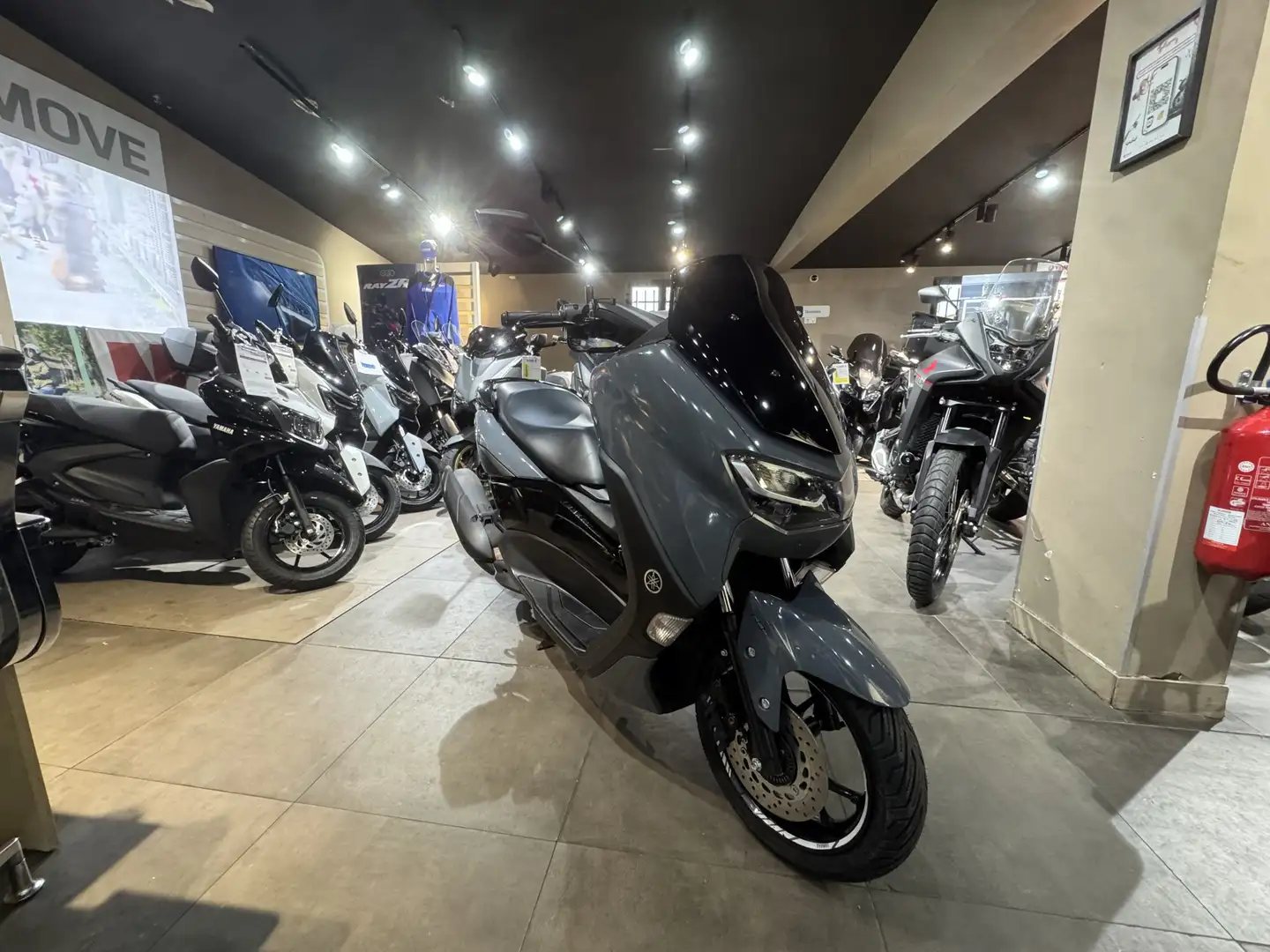 Yamaha NMAX Grau - 1