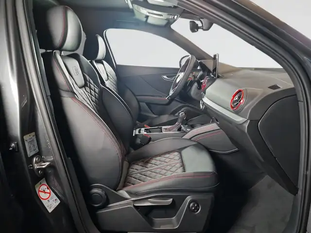 Audi Q2 view 9