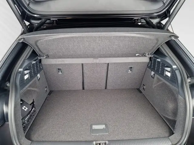 Audi Q2 view 10