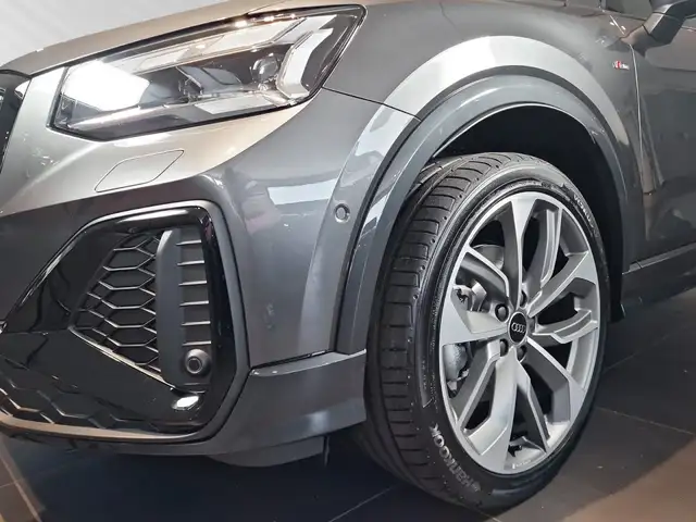 Audi Q2 view 6