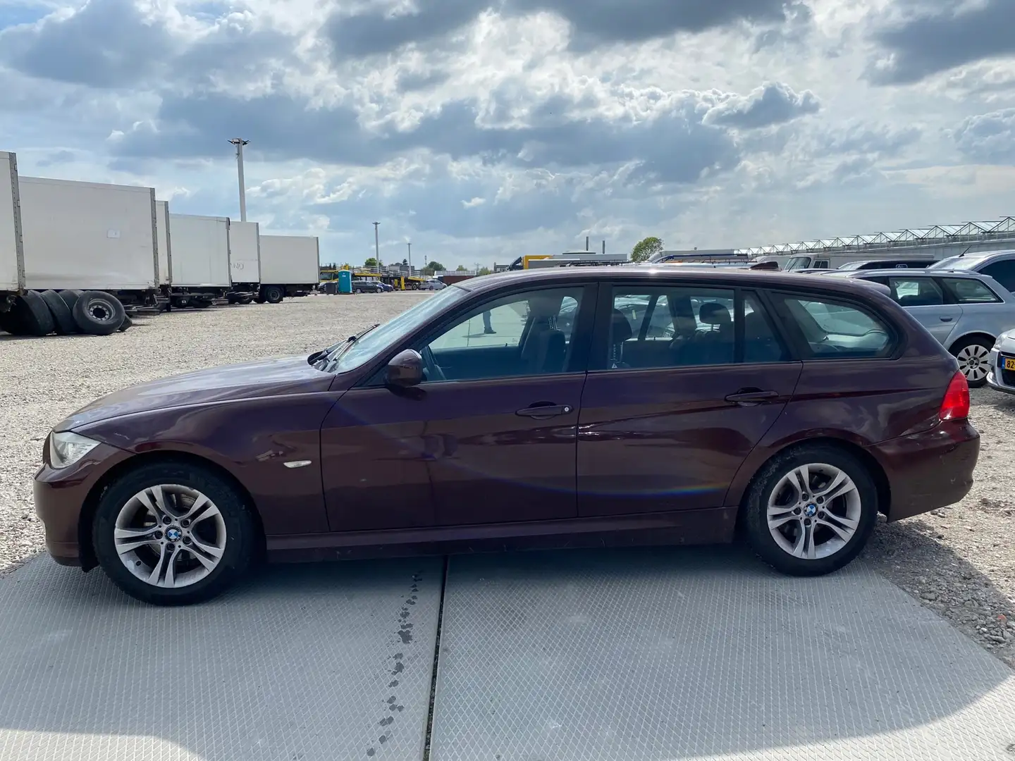 BMW 318 3-serie Touring 2009 * 318i Business Line * EXPORT Červená - 2
