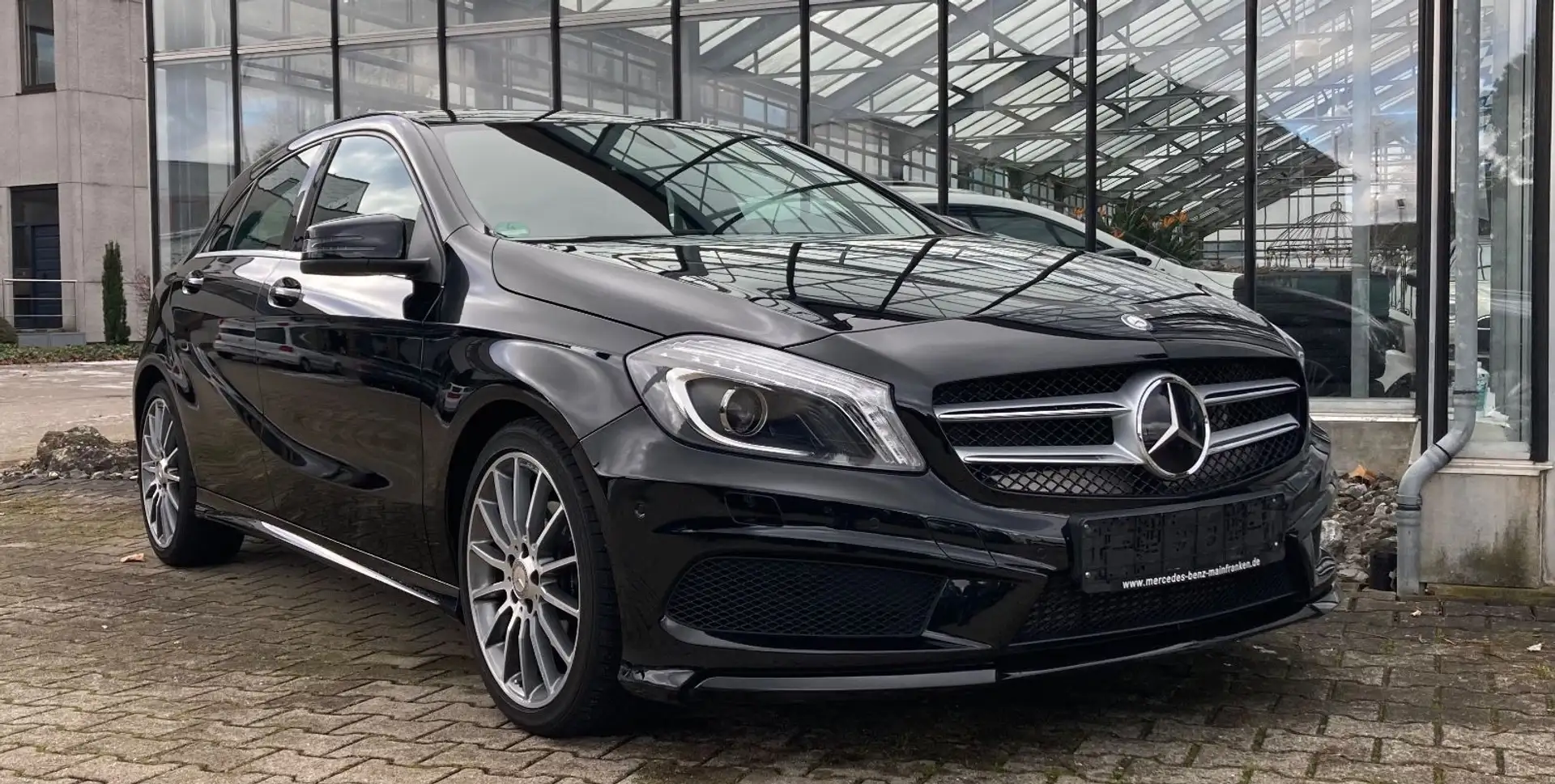 Mercedes-Benz A 180 Limo Bi-Xenon Navi Kamera AMG Sportline Noir - 1