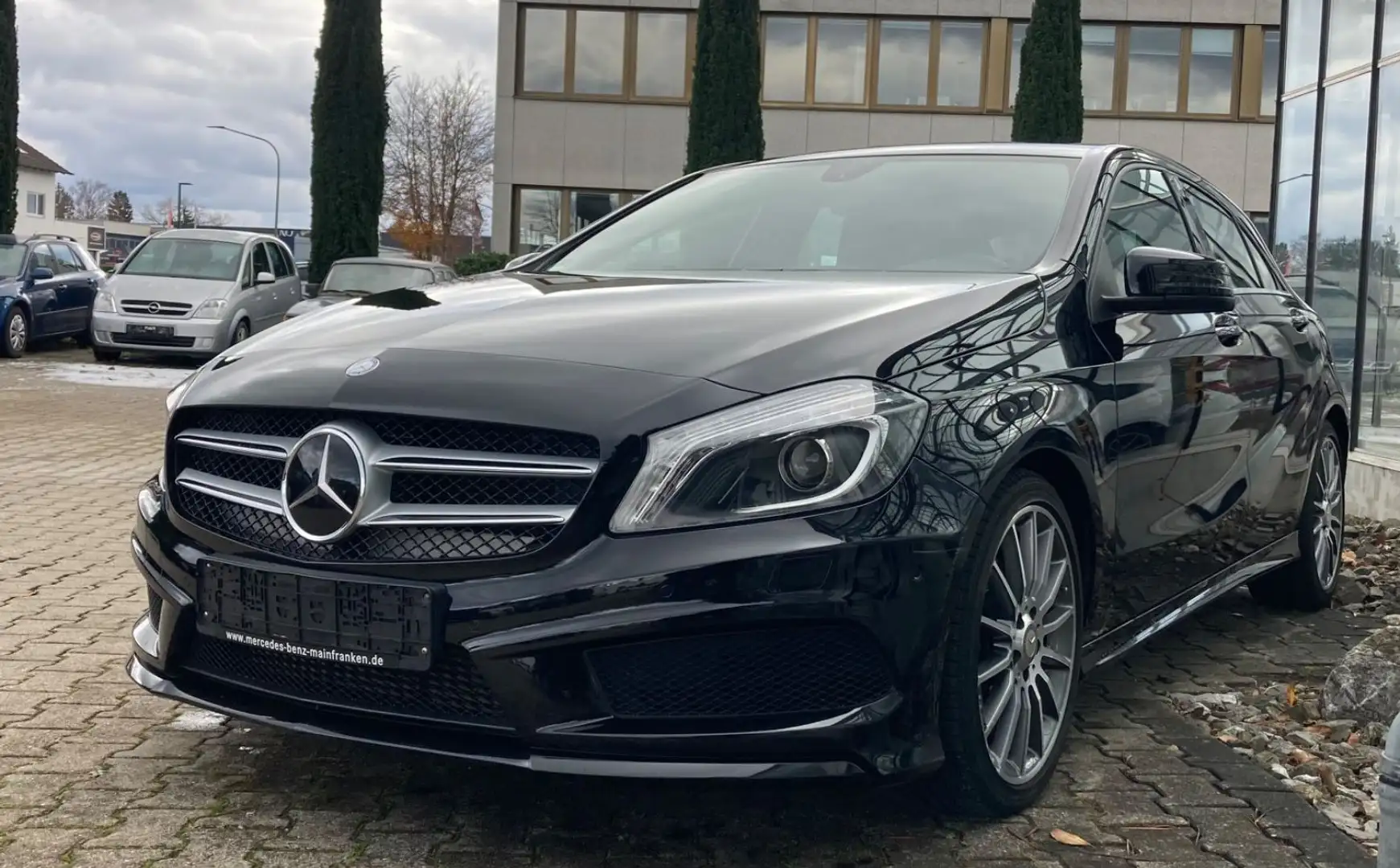 Mercedes-Benz A 180 Limo Bi-Xenon Navi Kamera AMG Sportline Noir - 2