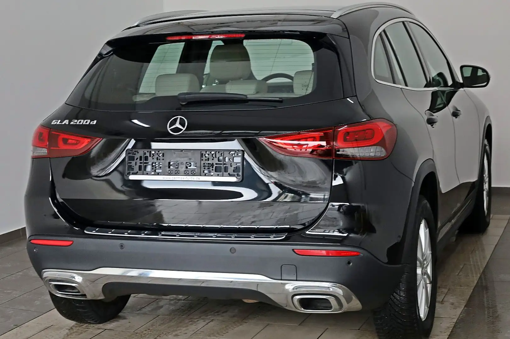 Mercedes-Benz GLA 200 d,T.Leder,Navi,LED,Kamera,Panorama Schwarz - 2