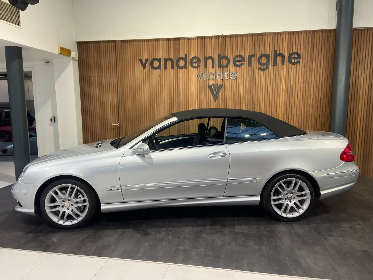 Mercedes-Benz CLK 200 Kompressor Avantgarde AMG PACK FINAL EDITION Argent - 2