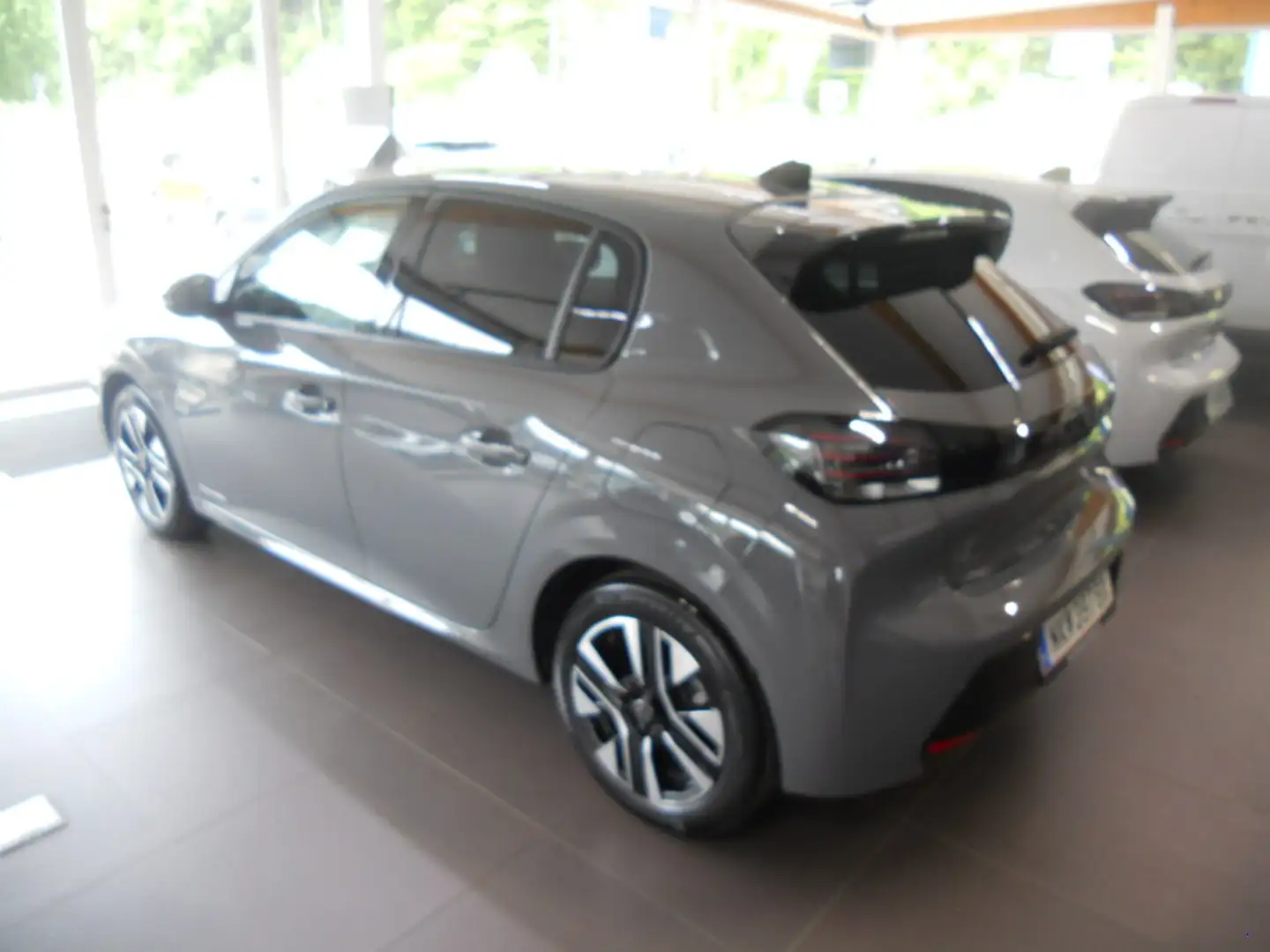 Peugeot 208 Hybrid 110 e-DCS6 Allure Grau - 2