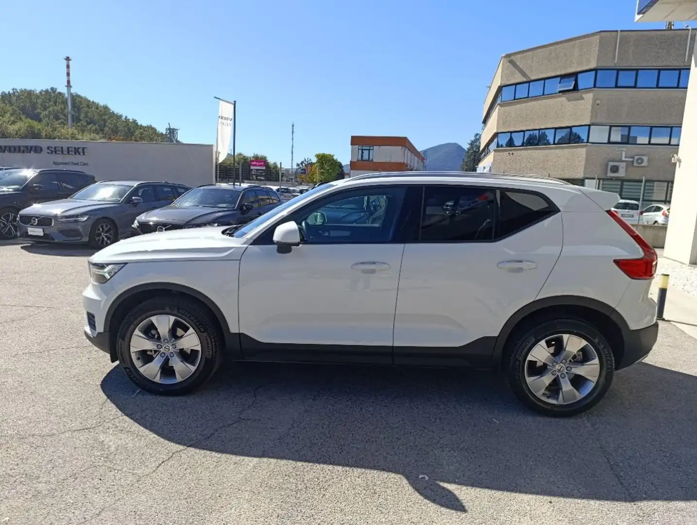 Volvo XC40 T3 Momentum Blanc - 2
