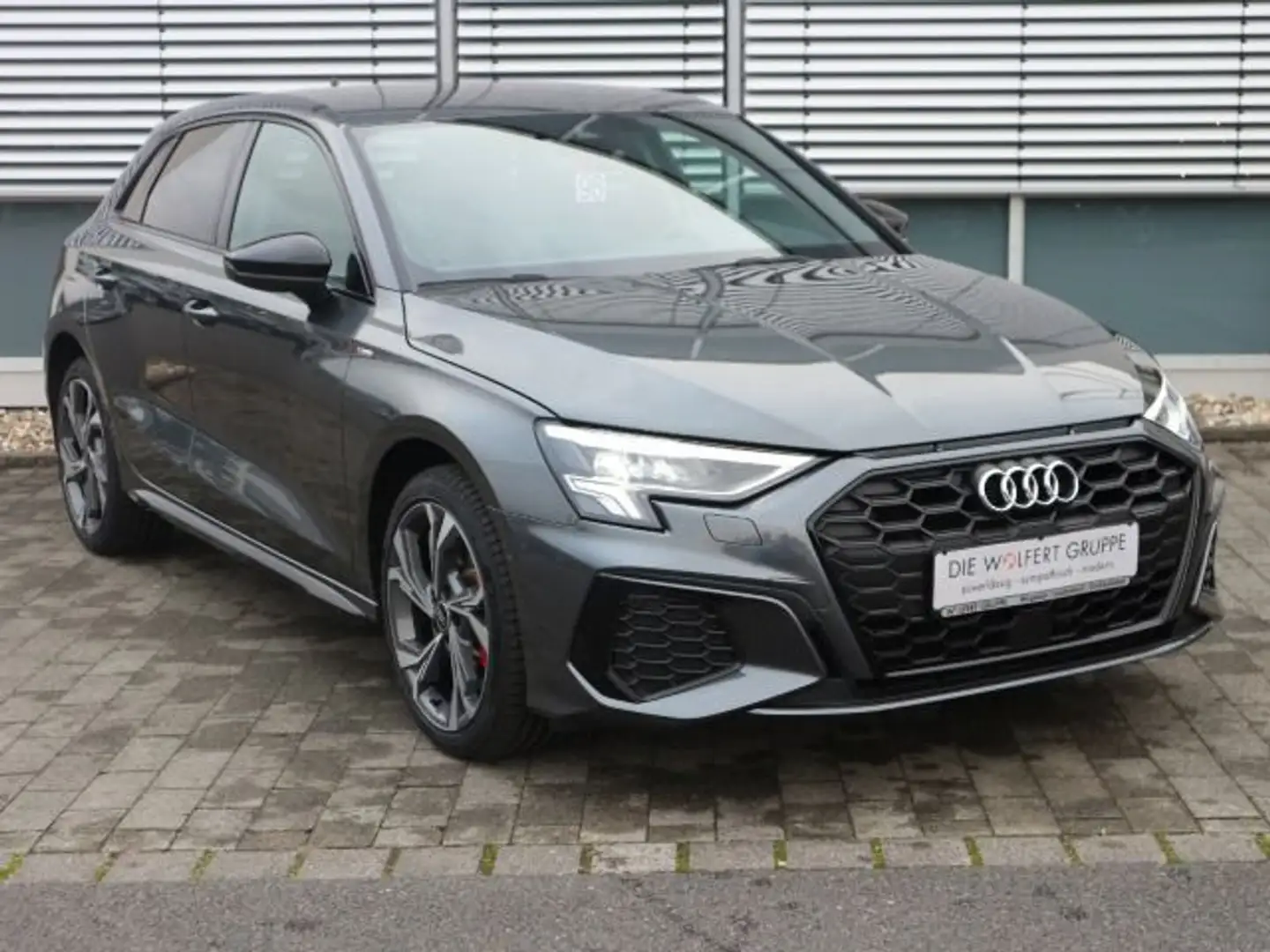 Audi A3 45 TFSI e S line NAVI*SHZ*LED Grijs - 2