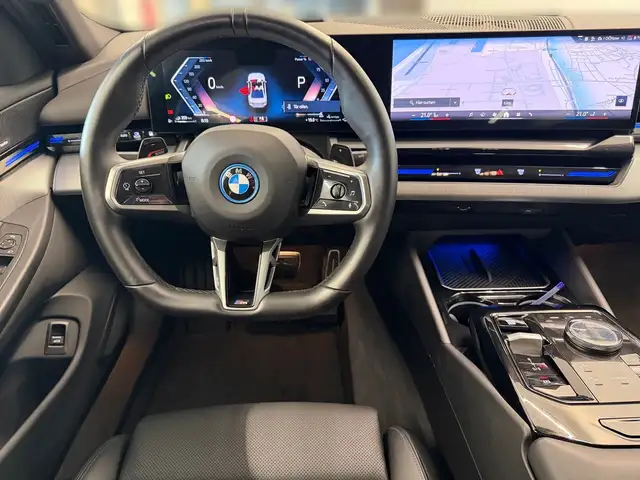 BMW 5 Series view 8