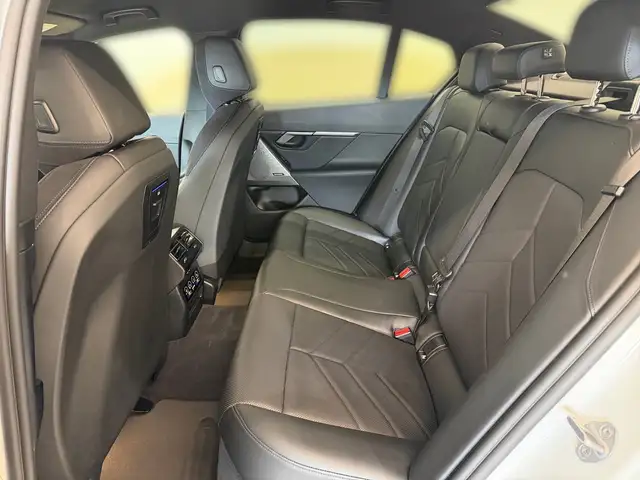 BMW 5 Series view 7
