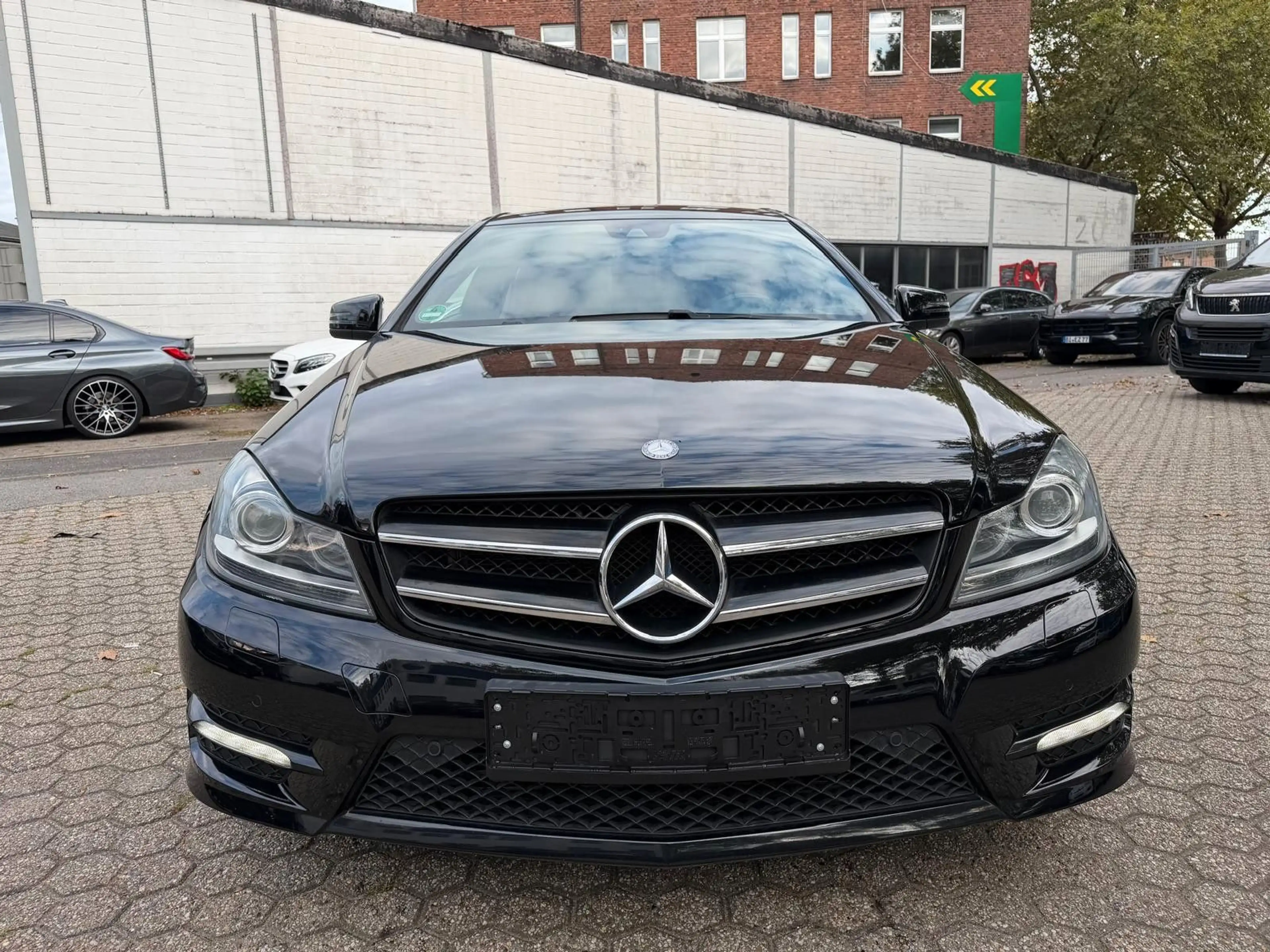 Mercedes-Benz C 180 CGI Coupe  AMG-Paket — photo 2