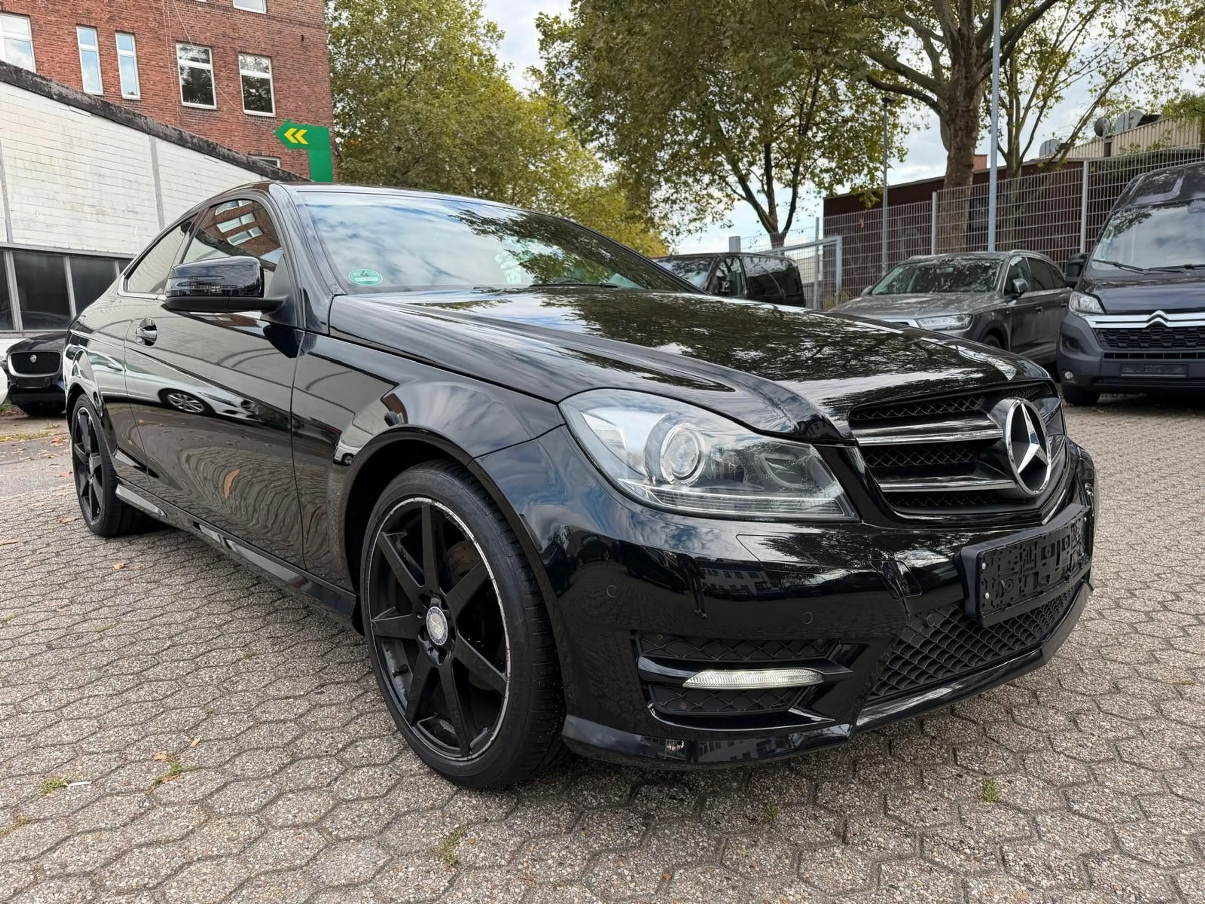 Mercedes-Benz C 180 CGI Coupe  AMG-Paket — photo 8