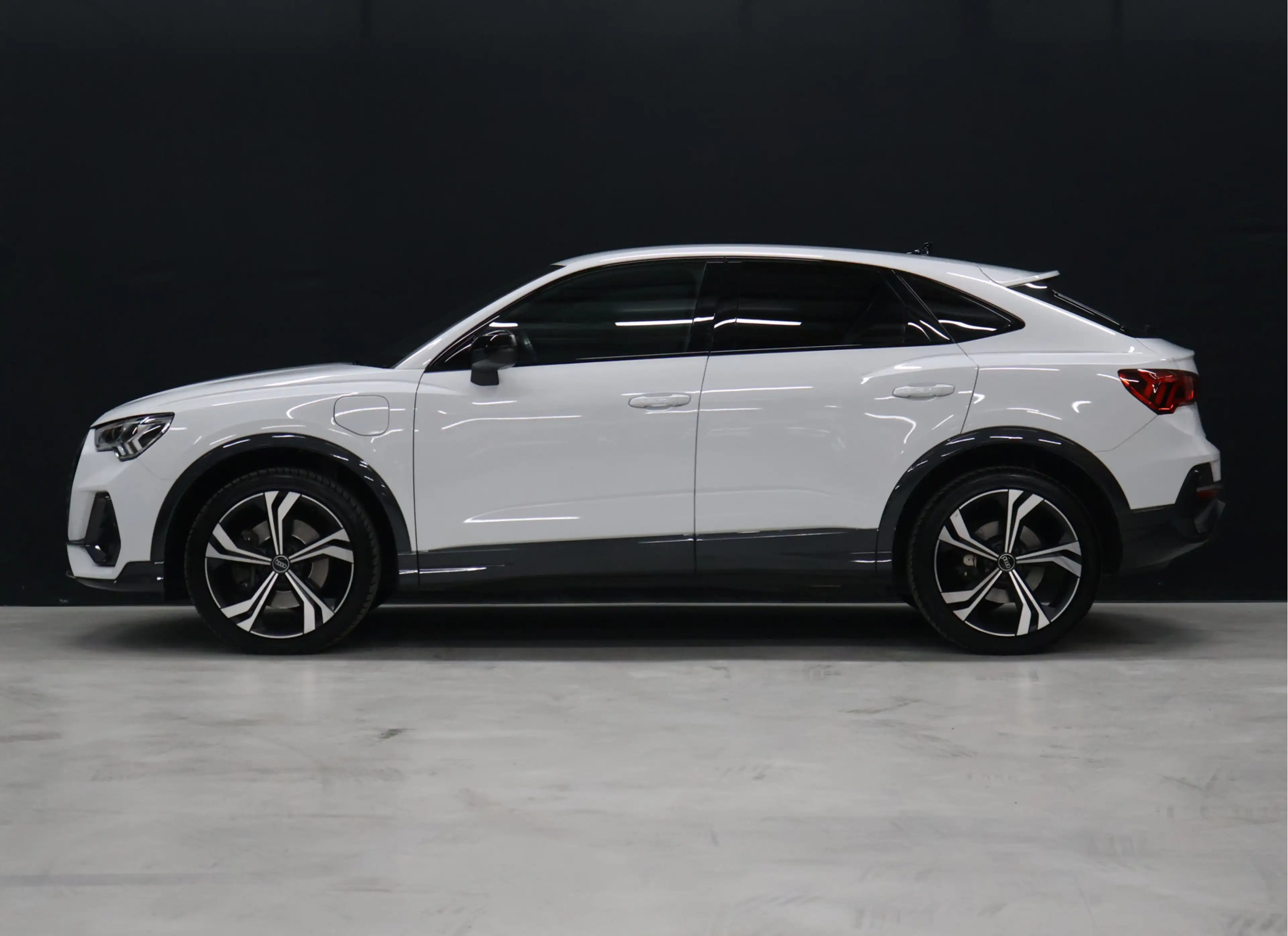 Audi Q3 Sportback 45 TFSI e Edition [TREKHAAK, CAMERA, APP — photo 2