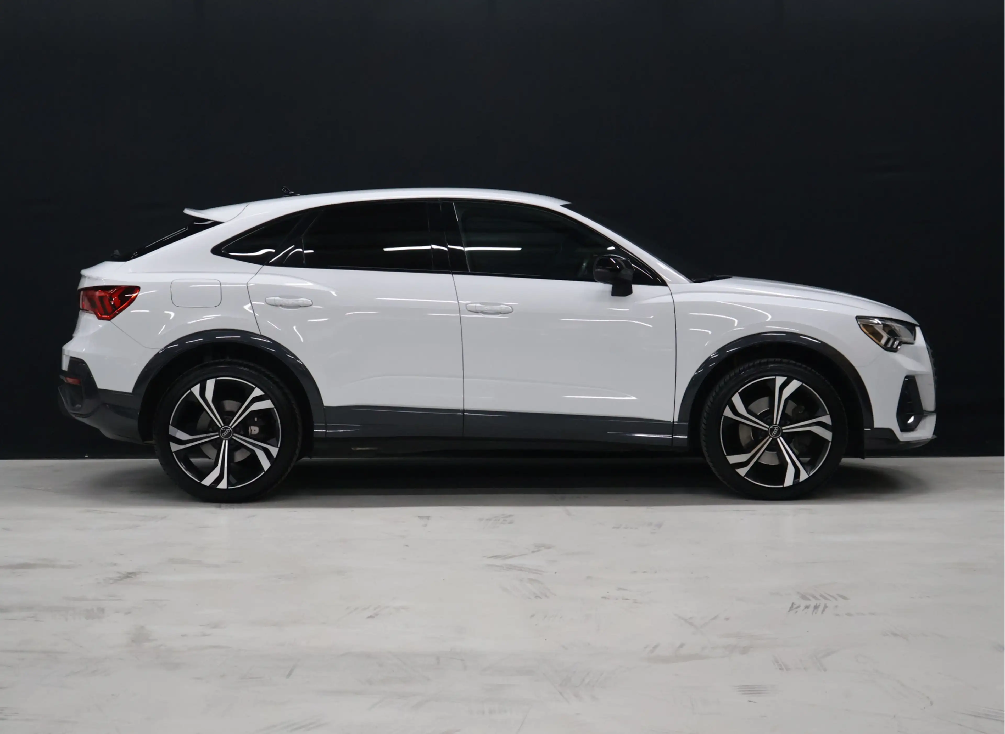 Audi Q3 Sportback 45 TFSI e Edition [TREKHAAK, CAMERA, APP — photo 9