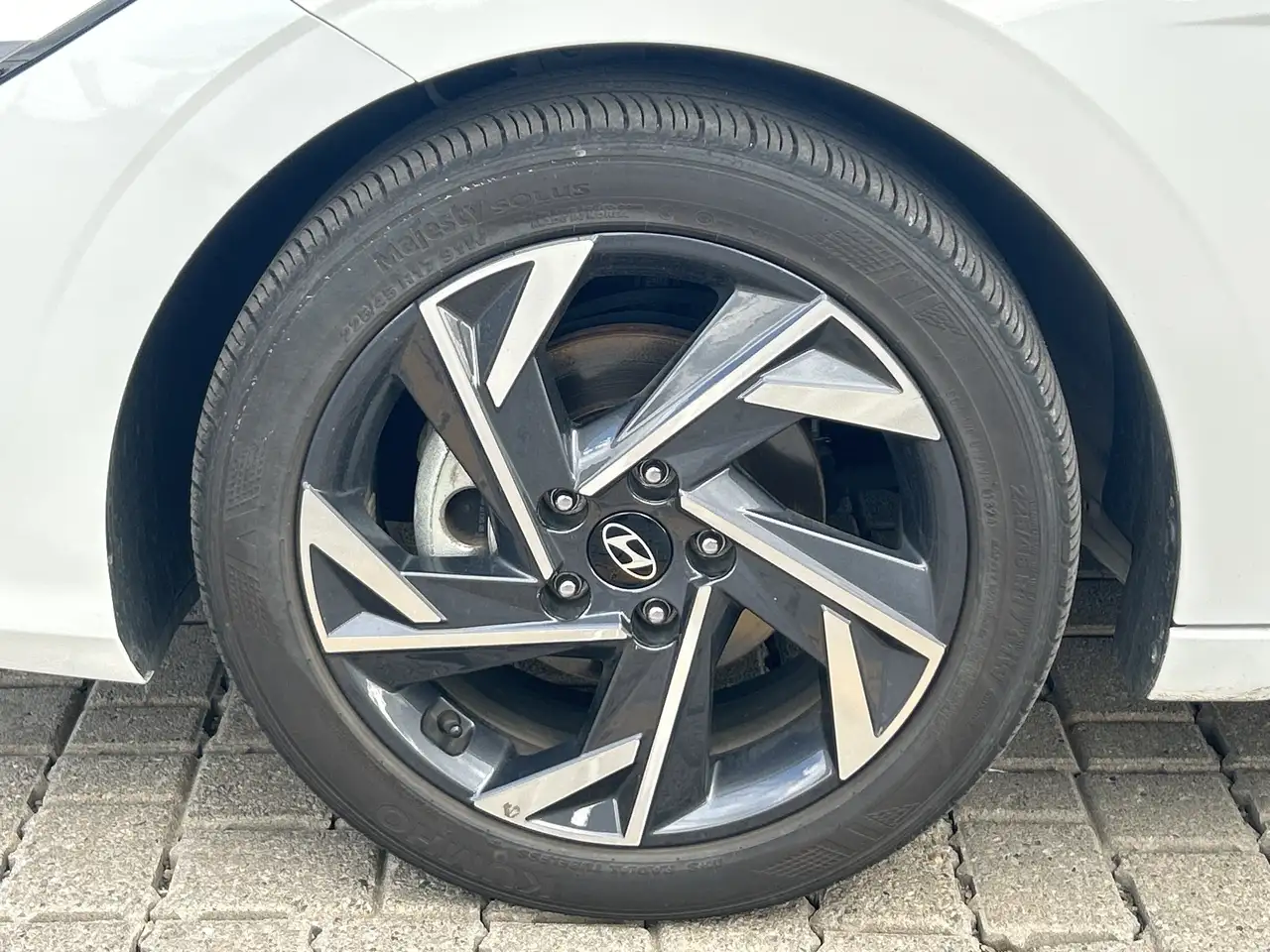 Hyundai ELANTRA снимка Hyundai ELANTRA