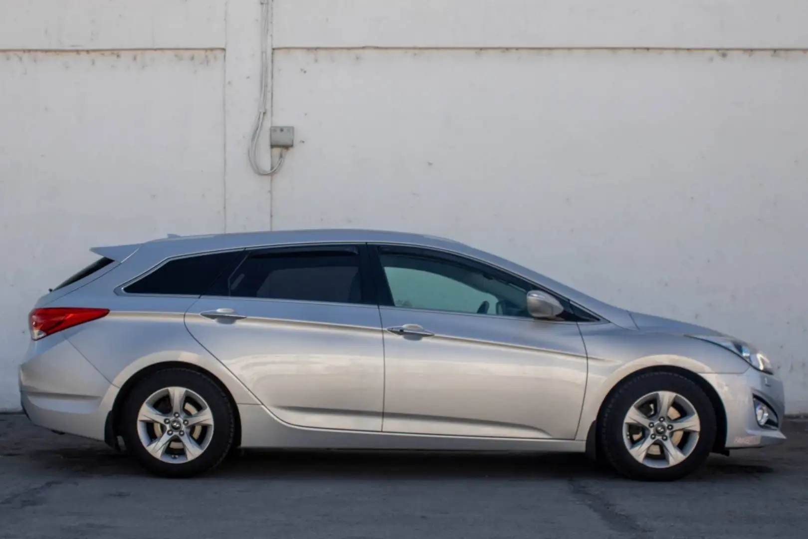 Hyundai i40 i40cw 1.7 CRDi Automatik Premium Silber - 1