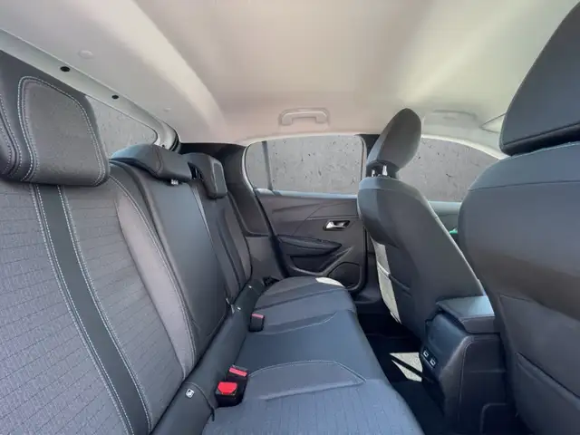 Peugeot 208 view 14