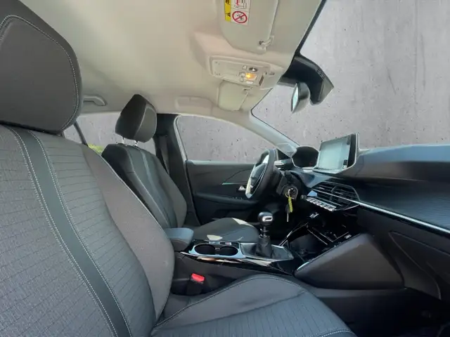 Peugeot 208 view 13