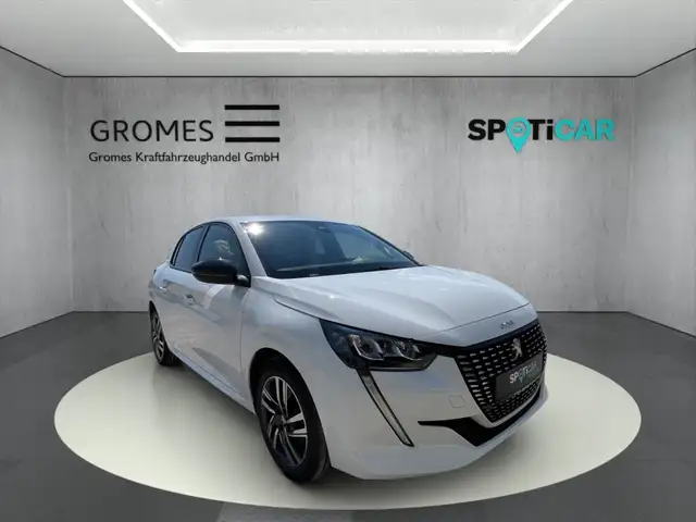 Peugeot 208 main image