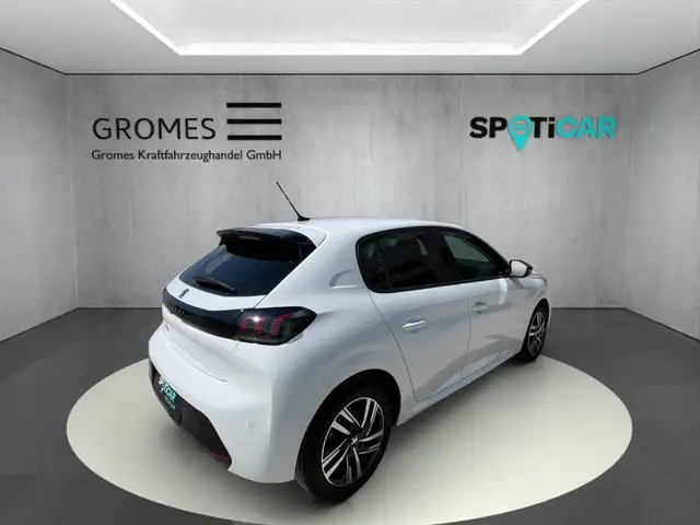 Peugeot 208 view 3
