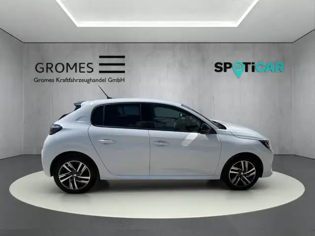 Peugeot 208 view 2