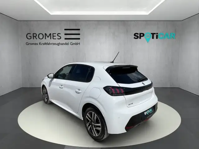 Peugeot 208 view 5