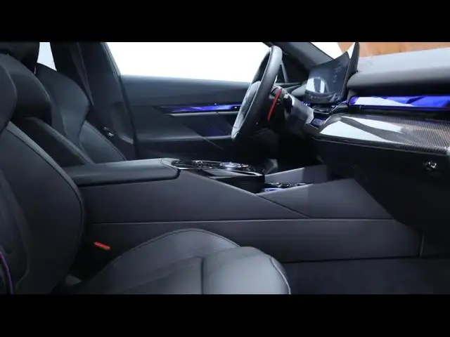 BMW M5 view 12