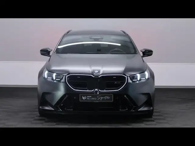 BMW M5 view 2
