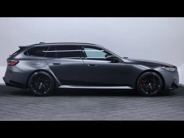 BMW M5 view 4